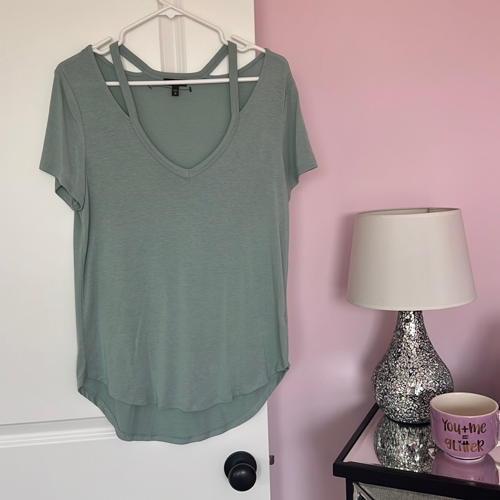 Express grayish green T-shirt 🤩